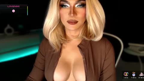 Snapshot of womanofyourdesire_ts chatting on November 1, 11:18 pm Julia online show from November 1, 11:18 pm