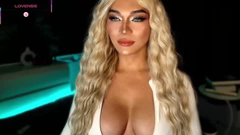 Snapshot of womanofyourdesire_ts chatting on November 16, 9:53 pm Julia online show from November 16, 9:53 pm