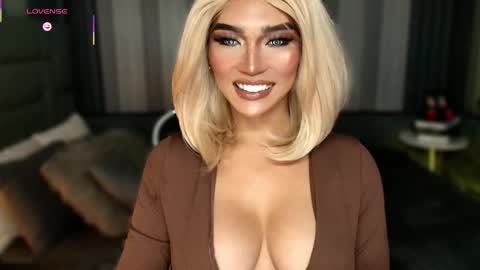 Snapshot of womanofyourdesire_ts chatting on November 30, 1:31 am Julia online show from November 30, 1:31 am