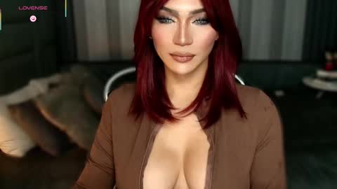 Snapshot of womanofyourdesire_ts chatting on December 3, 2:30 am Julia online show from December 3, 2:30 am