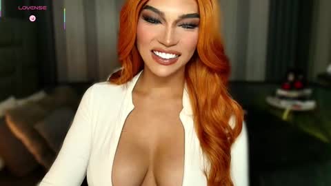 Snapshot of womanofyourdesire_ts chatting on December 5, 3:04 am Julia online show from December 5, 3:04 am