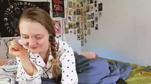 Snapshot of wonderconnie chatting on September 28, 2:22 pm wonderconnie online show from September 28, 2:22 pm