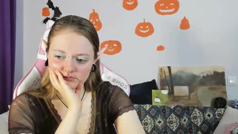 Snapshot of wonderconnie chatting on October 31, 10:05 am wonderconnie online show from October 31, 10:05 am