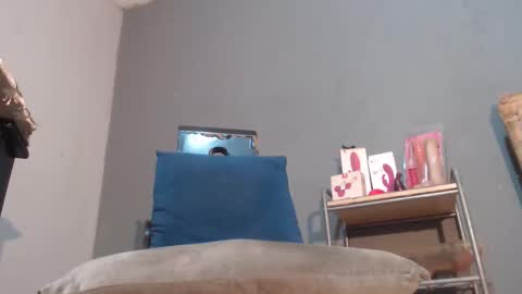 SHENIEL RODRIGUEZ online show from May 1, 4:39 am