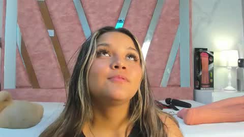 wonderkloe_ online show from February 26, 1:59 am