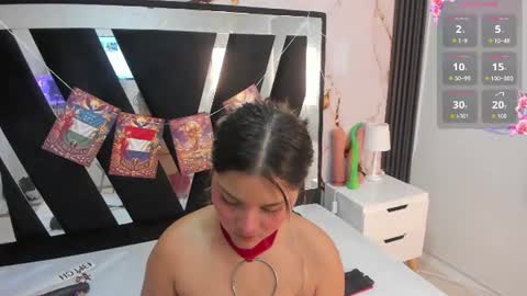 wonderkloe_ online show from July 11, 3:15 pm