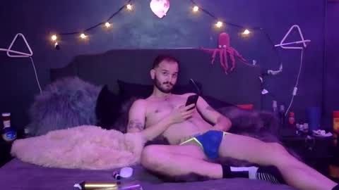 Snapshot of wooferpig chatting on December 20, 2:40 am wooferpig online show from December 20, 2:40 am