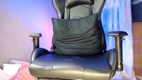 Snapshot of woondeer17 chatting on December 5, 1:36 am Woondeer online show from December 5, 1:36 am