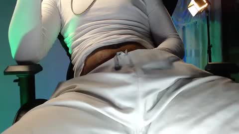 Snapshot of woondeer17 chatting on January 19, 12:06 am Woondeer online show from January 19, 12:06 am