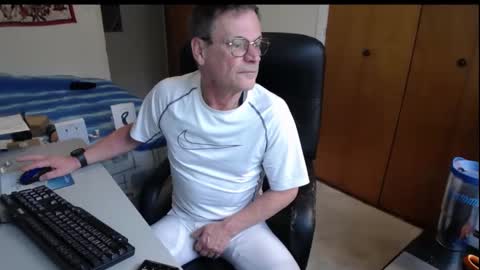 Snapshot of worldlarge chatting on November 9, 1:09 pm Large one online show from November 9, 1:09 pm