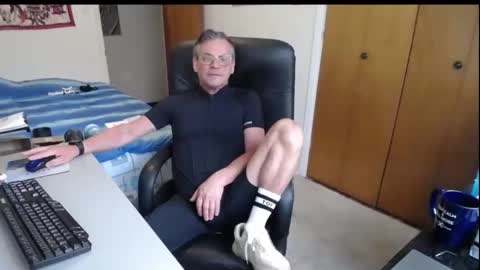 Snapshot of worldlarge chatting on December 21, 1:51 pm Large one online show from December 21, 1:51 pm