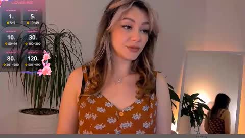 Snapshot of worldsbaby chatting on October 11, 4:44 am worldsbaby online show from October 11, 4:44 am