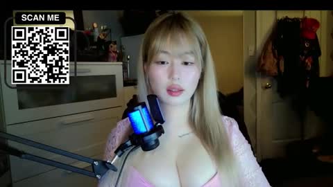 Worshipcarrienoona online show from April 1, 1:50 am