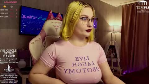 Snapshot of wounded_goddess chatting on October 2, 3:19 pm Goddess Sophy online show from October 2, 3:19 pm