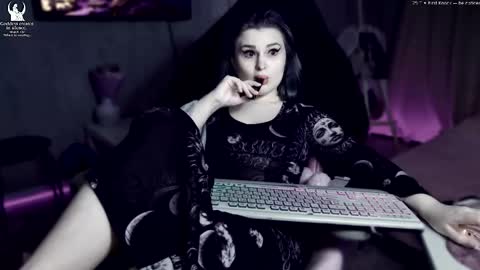 Snapshot of wounded_goddess chatting on January 11, 6:18 am Goddess Sophy online show from January 11, 6:18 am