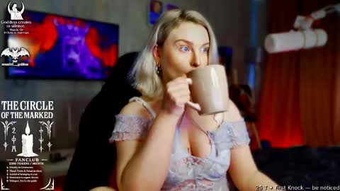 Snapshot of wounded_goddess chatting on March 26, 5:46 am Goddess Sophy online show from March 26, 5:46 am