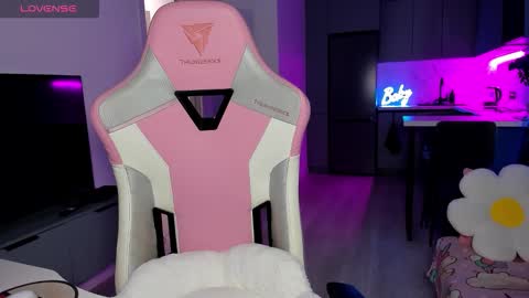 Emi online show from February 2, 6:06 pm