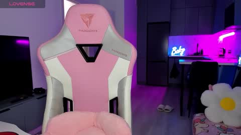 Emi online show from March 13, 4:08 am