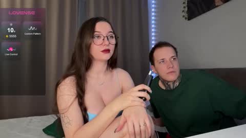 Snapshot of wwow_meow chatting on December 5, 2:14 pm Eric and Christine 3 online show from December 5, 2:14 pm