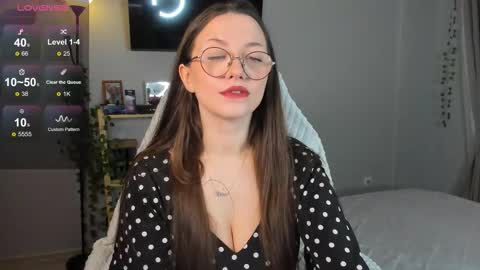 Snapshot of wwow_meow chatting on February 17, 12:51 am Eric and Christine 3 online show from February 17, 12:51 am