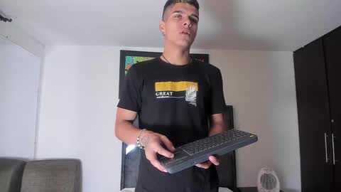 Snapshot of wyatt_2 chatting on October 29, 12:18 pm wyatt online show from October 29, 12:18 pm