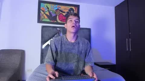 Snapshot of wyatt_2 chatting on November 10, 12:15 pm wyatt online show from November 10, 12:15 pm