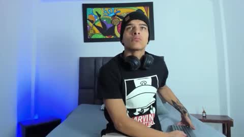 Snapshot of wyatt_2 chatting on November 17, 12:33 pm wyatt online show from November 17, 12:33 pm