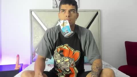 Snapshot of wyatt_2 chatting on November 28, 11:57 am wyatt online show from November 28, 11:57 am