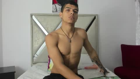 Snapshot of wyatt_2 chatting on November 30, 12:53 pm wyatt online show from November 30, 12:53 pm