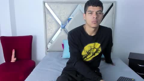 Snapshot of wyatt_2 chatting on December 3, 12:58 pm wyatt online show from December 3, 12:58 pm