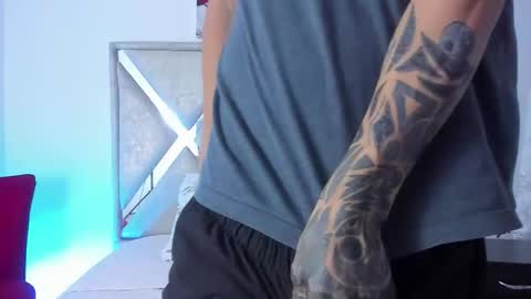 Snapshot of wyatt_2 chatting on December 5, 1:09 pm wyatt online show from December 5, 1:09 pm