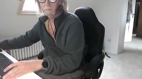 WyattEarp64 online show from October 15, 9:09 am