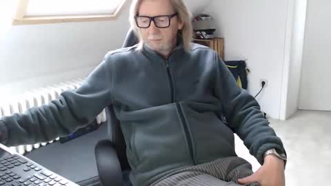 WyattEarp64 online show from November 27, 10:50 am