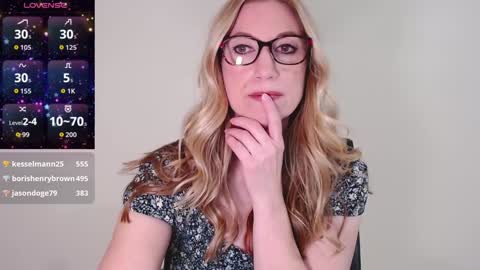 Snapshot of wynfreya chatting on February 16, 12:29 am Wyn online show from February 16, 12:29 am