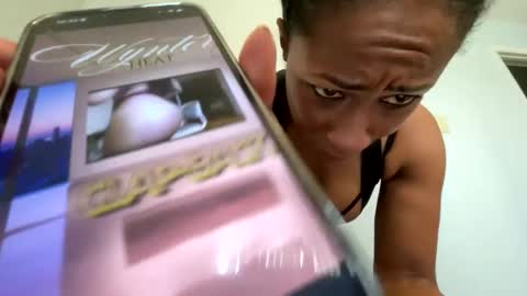 Snapshot of wynterheat chatting on January 22, 9:43 pm Wynter Heat online show from January 22, 9:43 pm