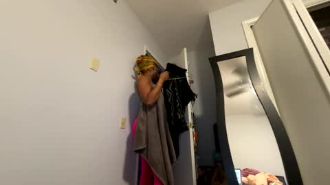 Snapshot of wynterheat chatting on February 21, 9:56 am Wynter Heat online show from February 21, 9:56 am