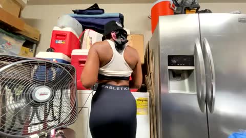 Snapshot of wynterheat chatting on September 18, 6:15 am Wynter Heat online show from September 18, 6:15 am