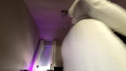 Snapshot of wynterheat chatting on November 10, 5:56 pm Wynter Heat online show from November 10, 5:56 pm