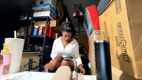 Snapshot of wynterheat chatting on November 11, 8:47 am Wynter Heat online show from November 11, 8:47 am