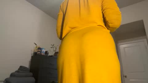 Snapshot of wynterheat chatting on November 20, 5:18 am Wynter Heat online show from November 20, 5:18 am