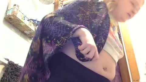 Snapshot of x2kayx2 chatting on December 1, 11:48 am x2kayx2 online show from December 1, 11:48 am