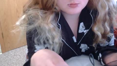 x2kayx2 online show from May 5, 4:48 pm