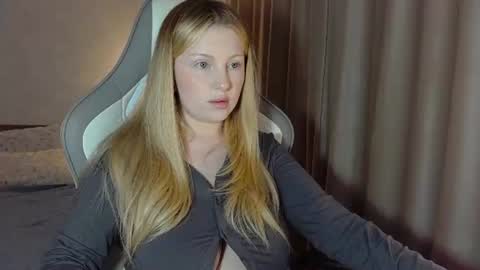 Snapshot of x__ivy_x chatting on June 9, 6:19 pm eva online show from June 9, 6:19 pm