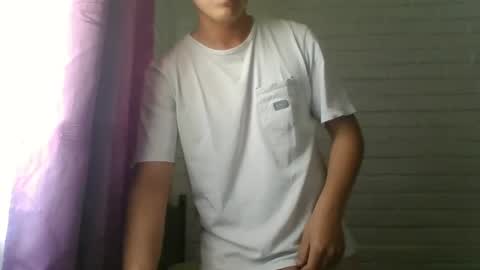 Snapshot of x_andrescam chatting on December 17, 7:04 pm x_andrescam online show from December 17, 7:04 pm