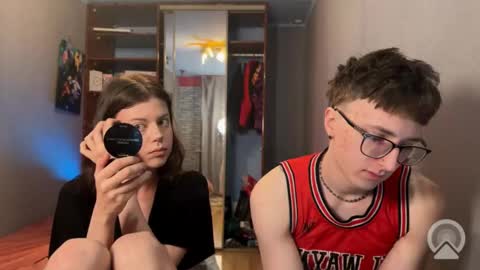 Snapshot of x_files_t chatting on February 9, 5:22 am Philipp and Este online show from February 9, 5:22 am