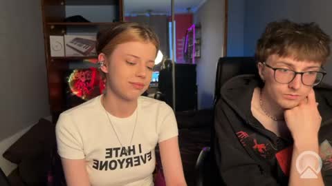 Snapshot of x_files_t chatting on April 3, 4:10 am Philipp and Este online show from April 3, 4:10 am