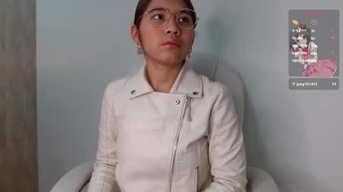 Snapshot of xaander_ chatting on December 18, 3:23 am aurora online show from December 18, 3:23 am