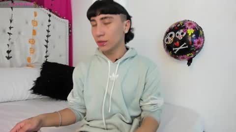 xaanderGrey online show from October 15, 3:45 pm