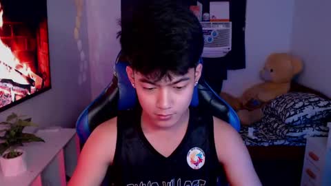 Snapshot of xaldrian_destroyer chatting on February 19, 5:49 am Prince Aldrian online show from February 19, 5:49 am