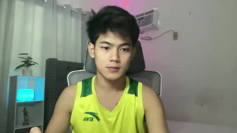 Snapshot of xaldrian_destroyer chatting on December 2, 6:41 am Prince Aldrian online show from December 2, 6:41 am